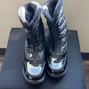 Totes Black Quilted Winter Boots with Faux Fur Lining size 10